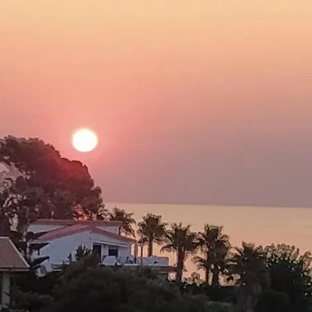 Crisvan Aparthotel 3*